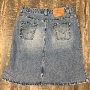 Levi’s cute jean skirt size L great condition